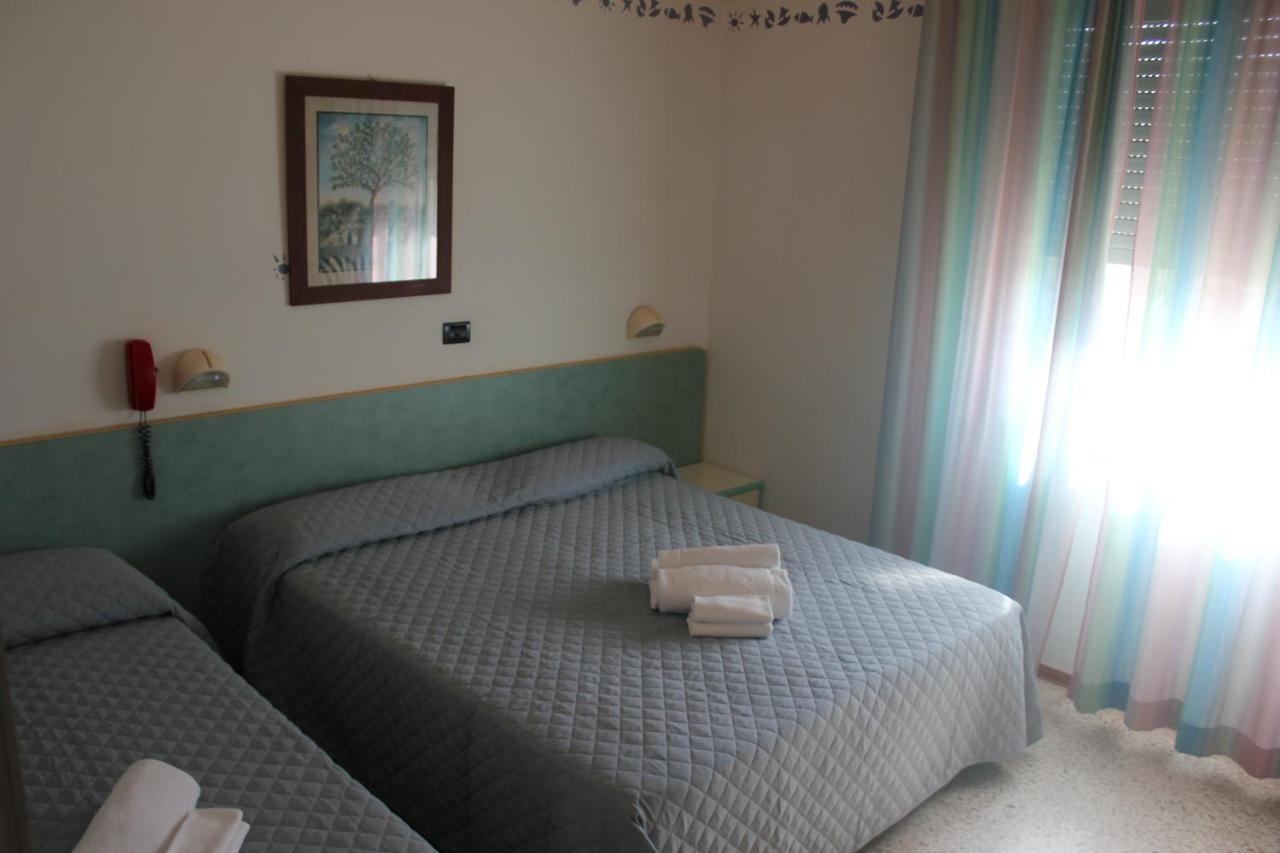 Hotel Sidney Bellaria-Igea Marina Buitenkant foto