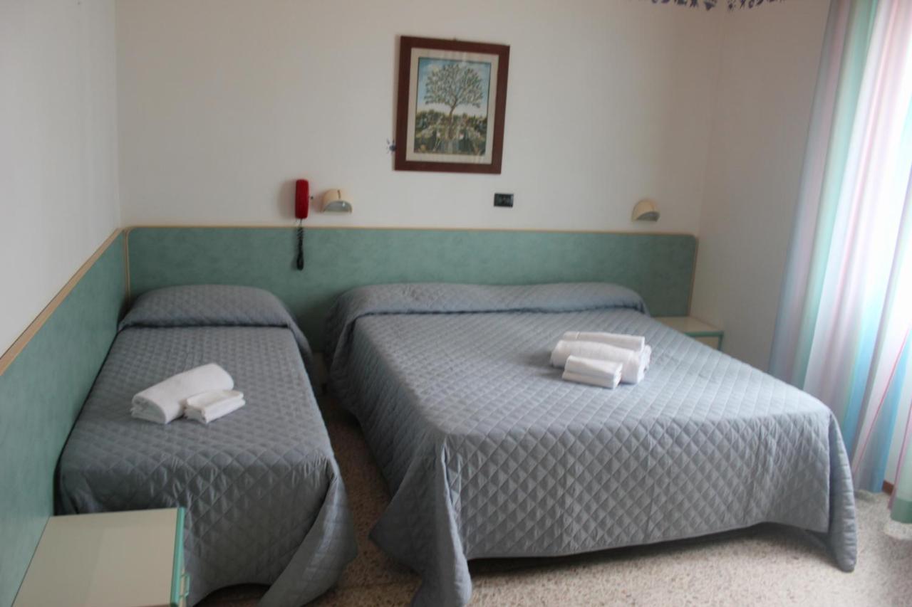 Hotel Sidney Bellaria-Igea Marina Buitenkant foto