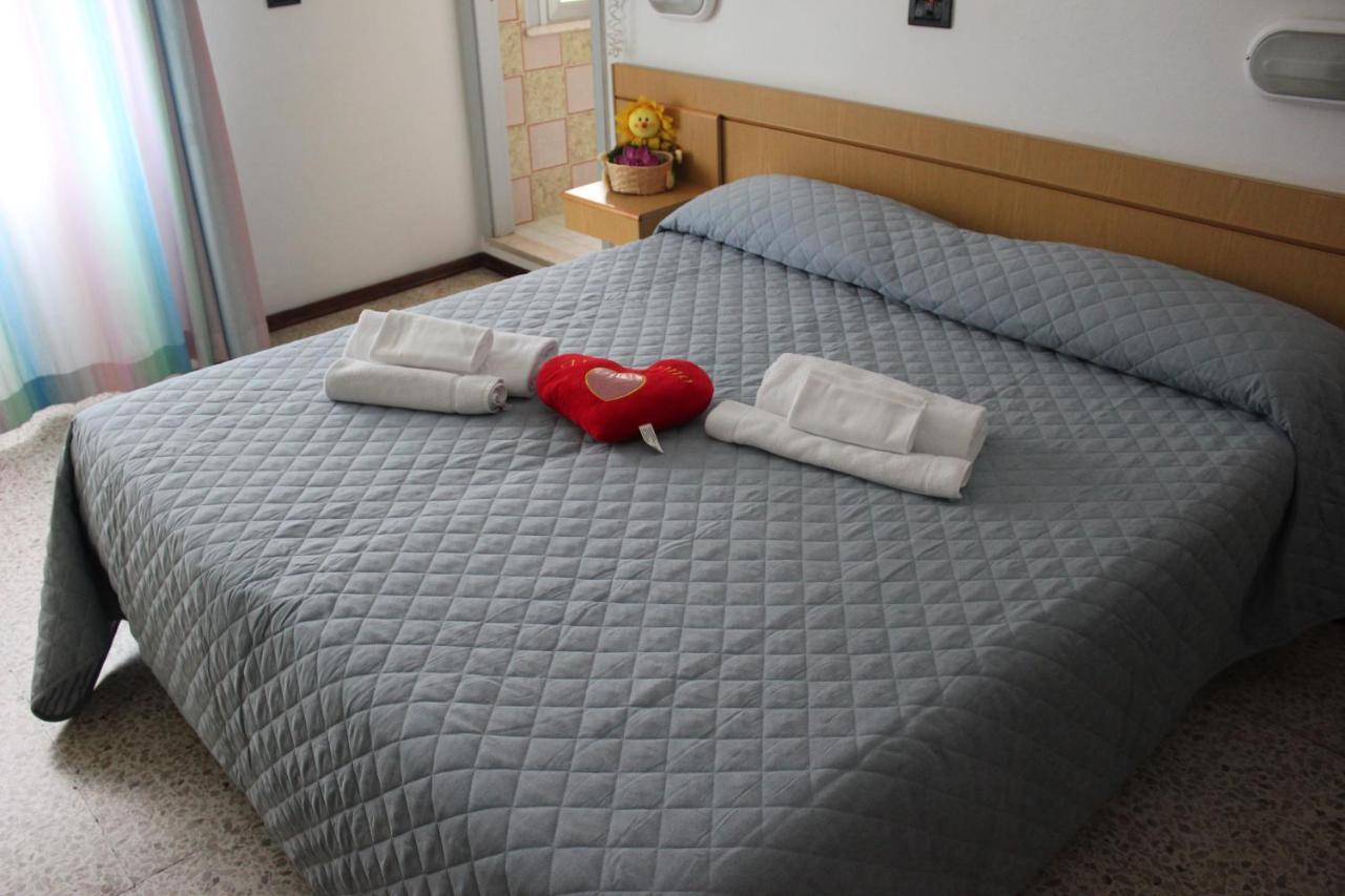 Hotel Sidney Bellaria-Igea Marina Buitenkant foto
