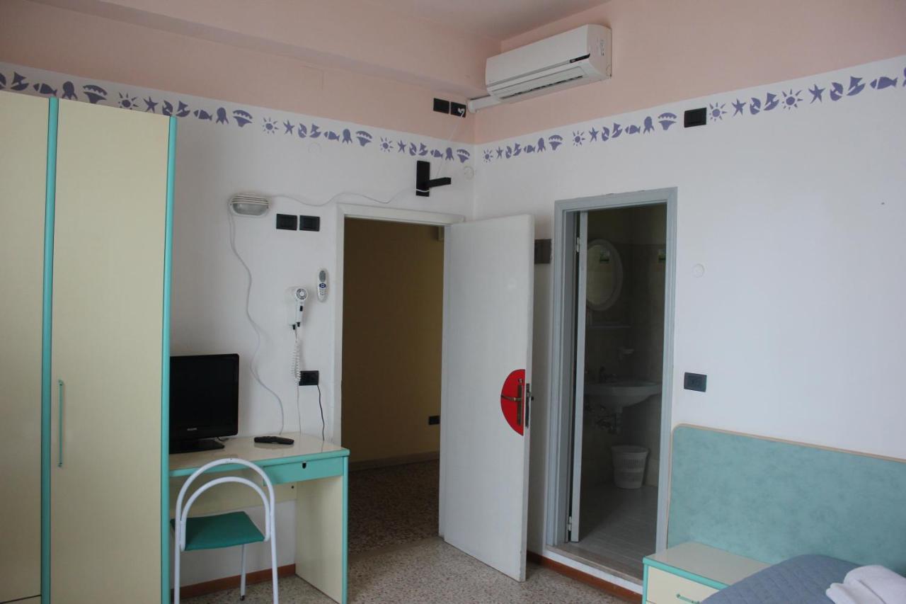 Hotel Sidney Bellaria-Igea Marina Buitenkant foto