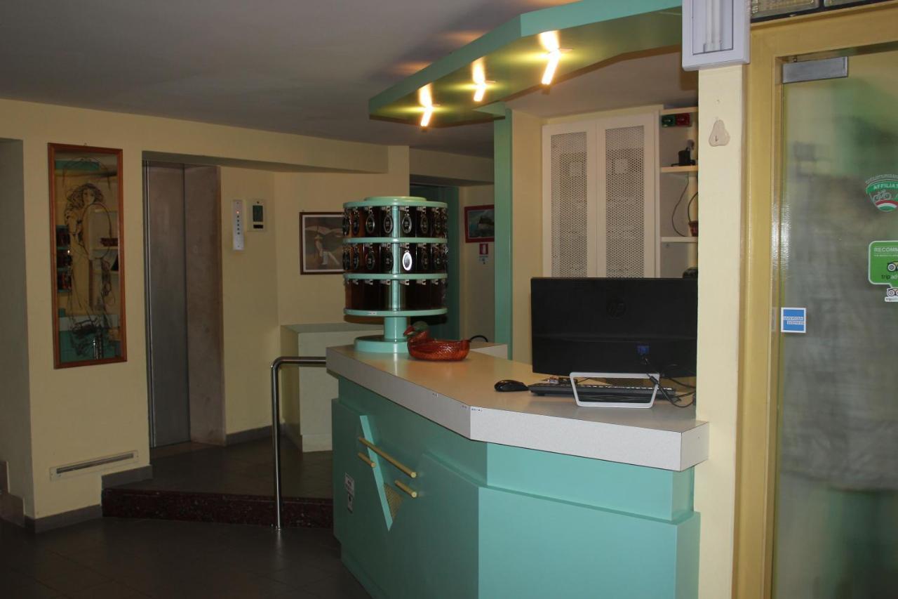 Hotel Sidney Bellaria-Igea Marina Buitenkant foto