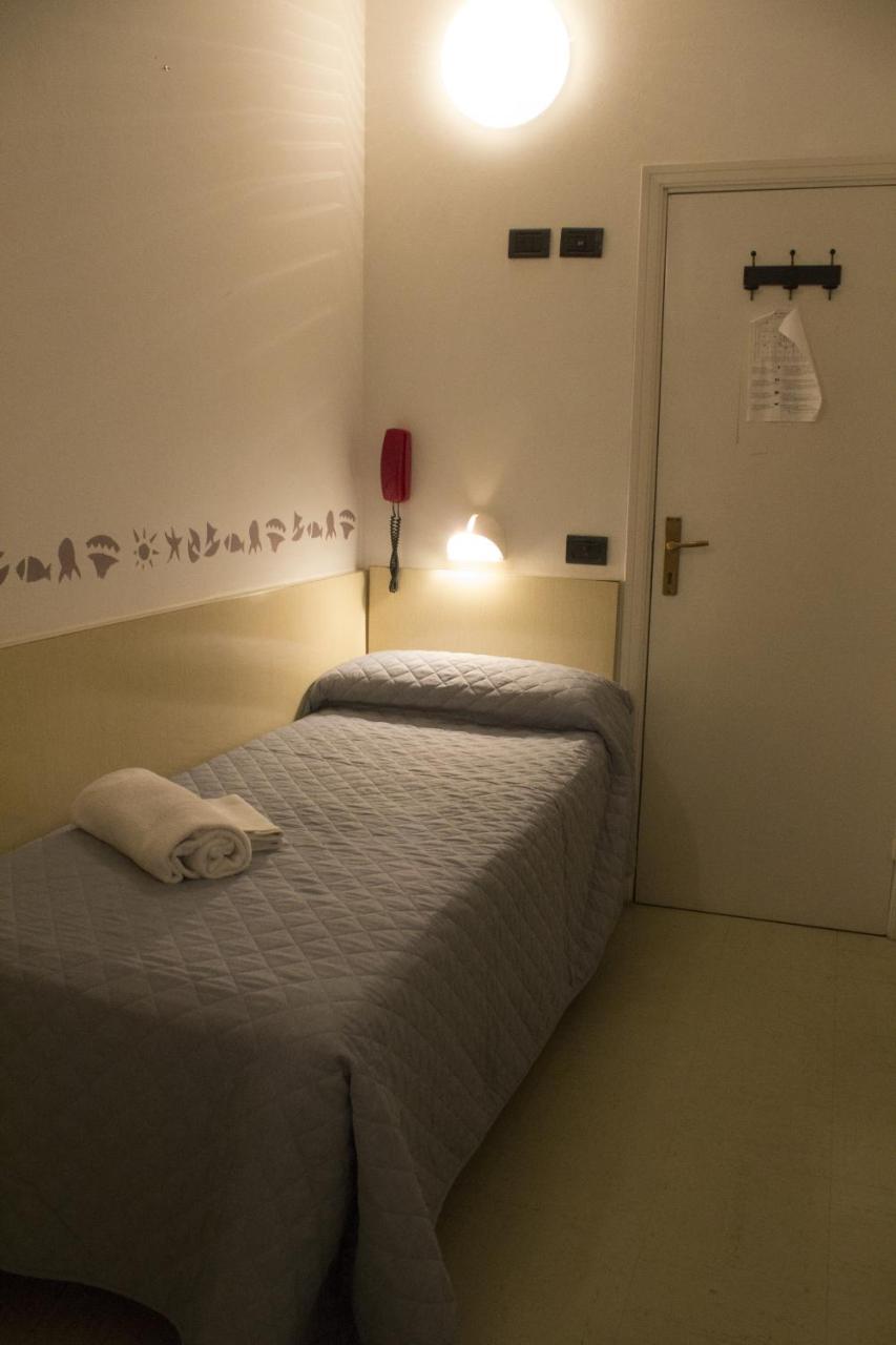 Hotel Sidney Bellaria-Igea Marina Buitenkant foto