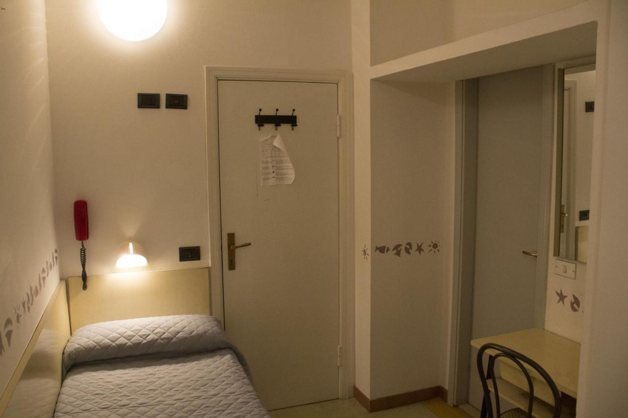 Hotel Sidney Bellaria-Igea Marina Buitenkant foto