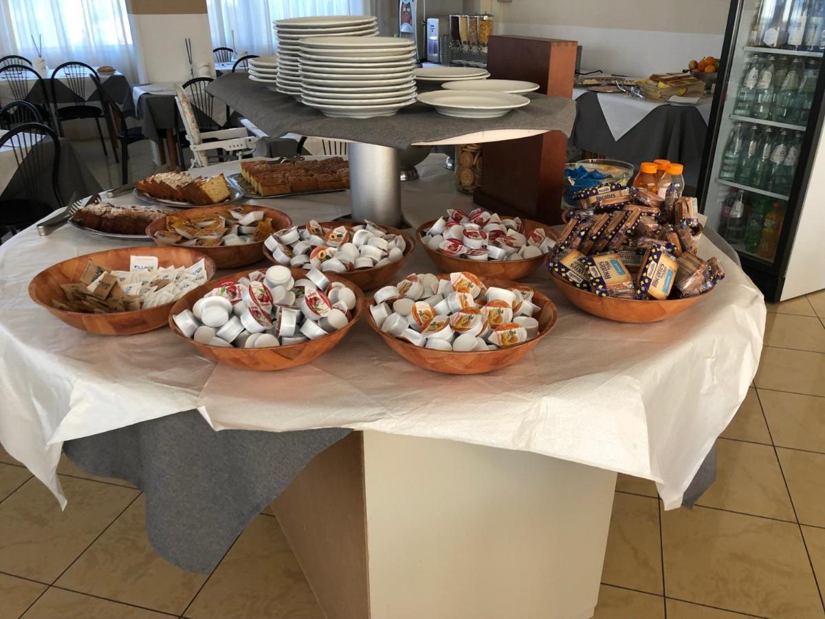 Hotel Sidney Bellaria-Igea Marina Buitenkant foto